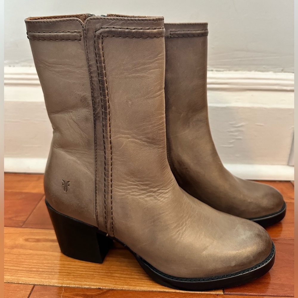 FRYE Jean Short Inside Zip Boots